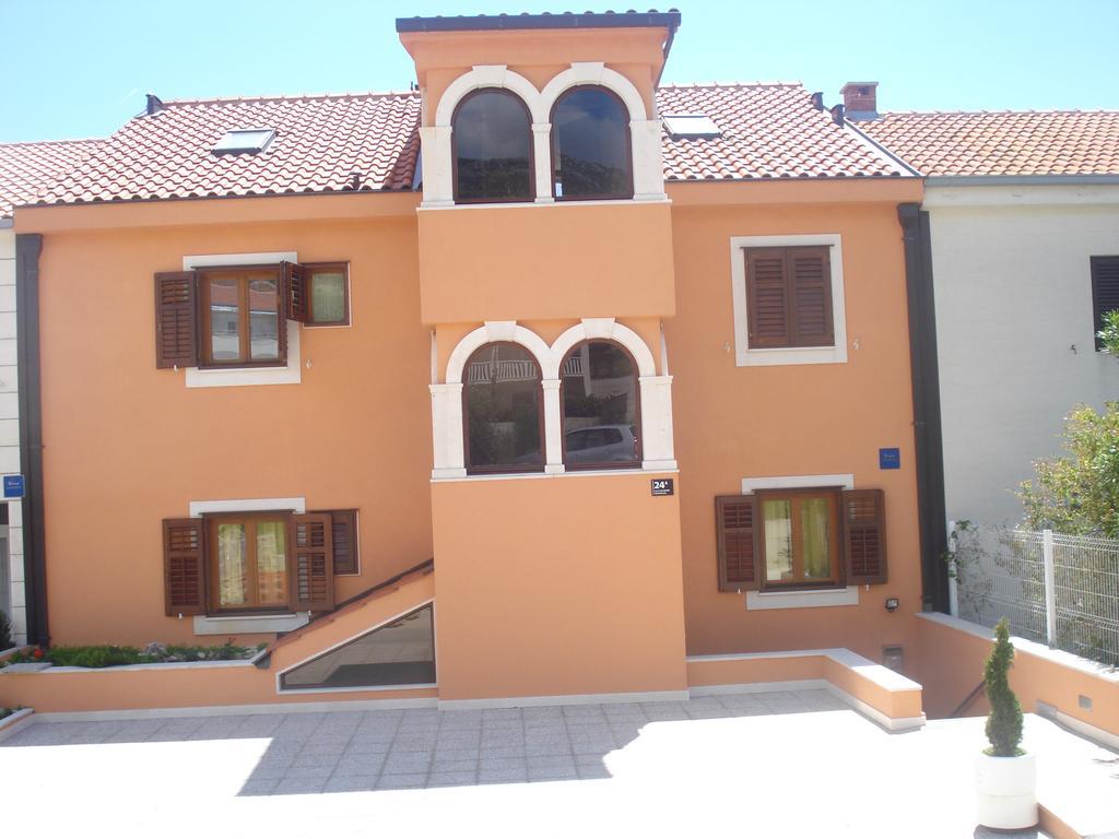 Villa Kiki Bol Exterior photo